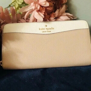 Kate Spade New York Beige And White Continental Wallet Saffiano NWT